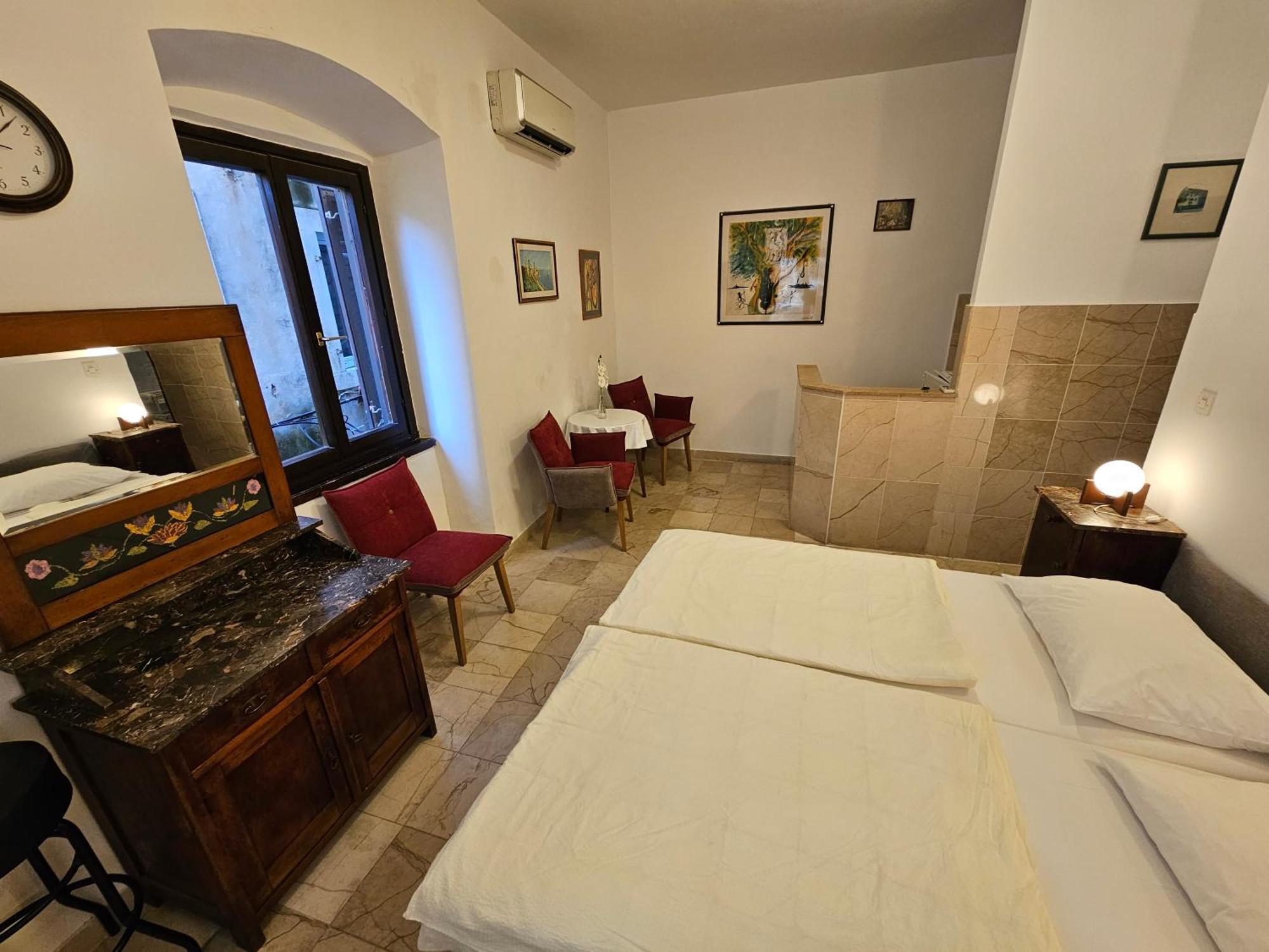 Center Room D16 In The Ancient Roman Palace Split Bagian luar foto