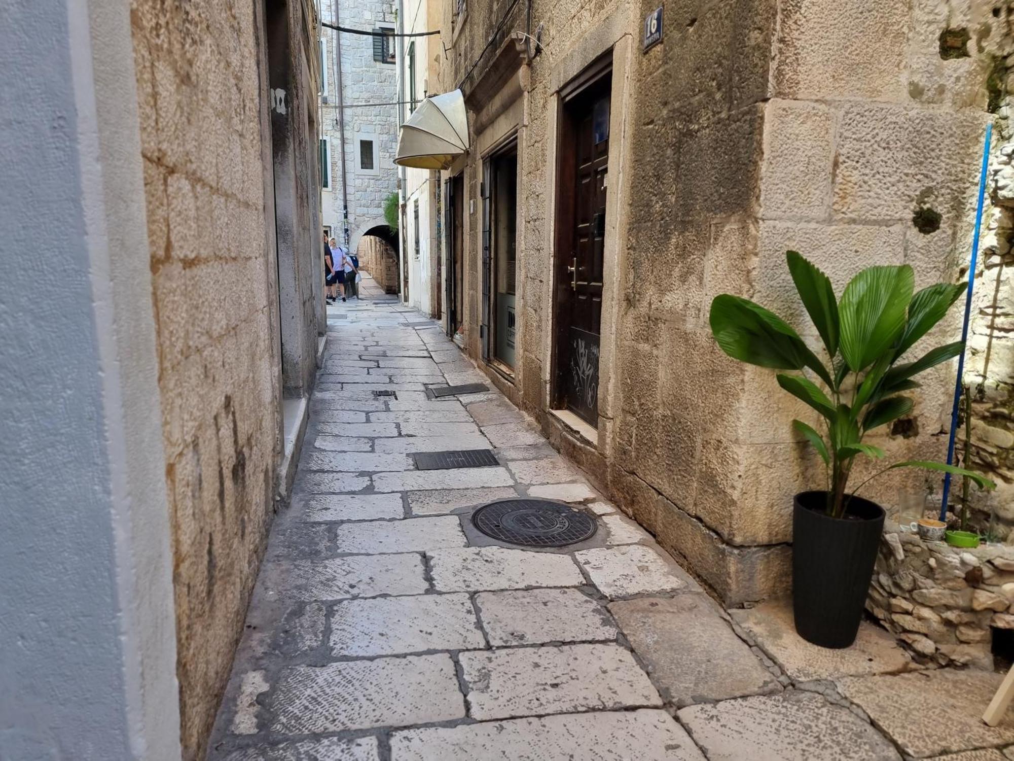 Center Room D16 In The Ancient Roman Palace Split Bagian luar foto